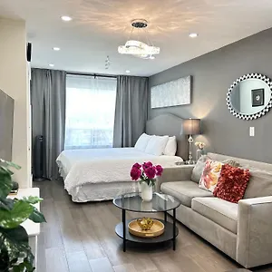 Modern Lux Family - Kingbed - Near Sheppard W Station Toronto
