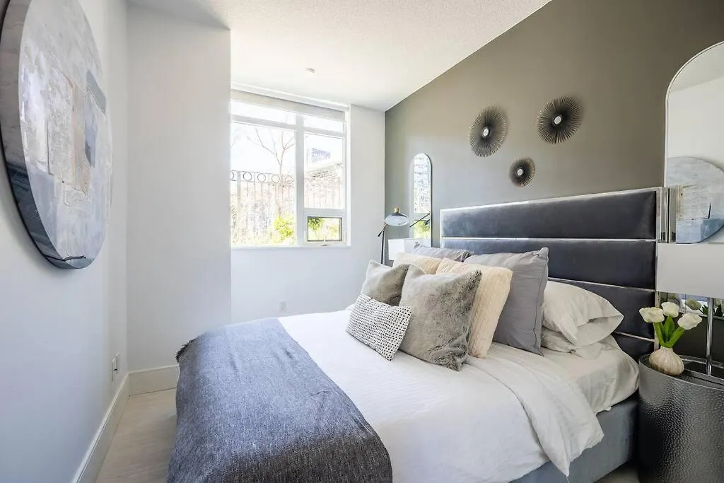 Luxury Suite With Private Terrace Downtown Toronto Canada