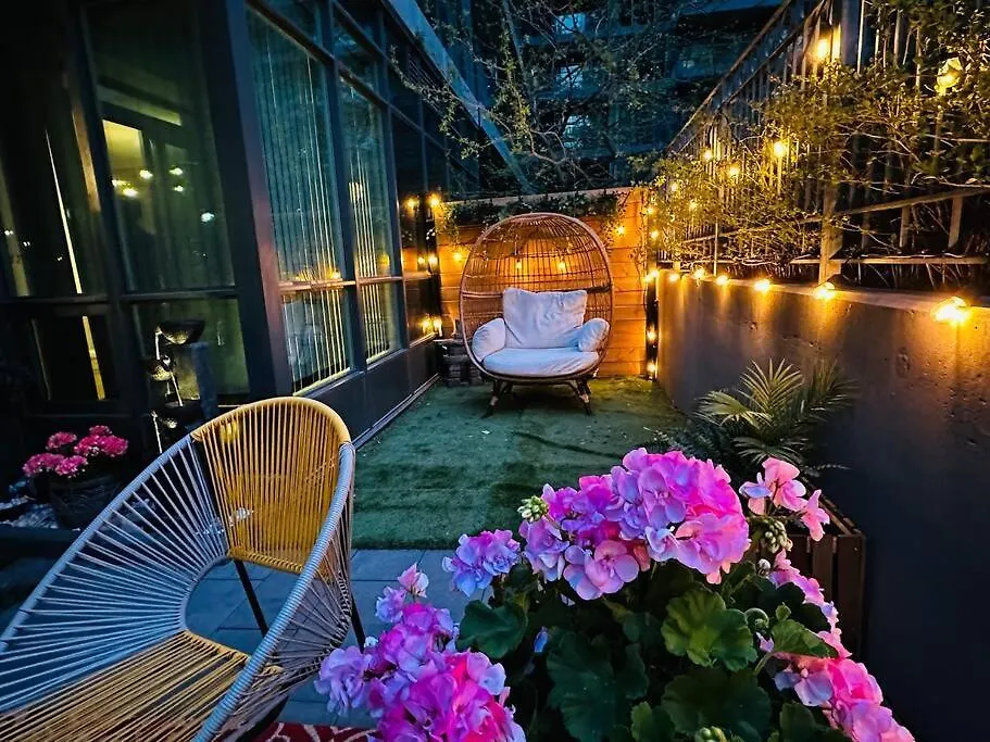 Luxury Suite With Private Terrace Downtown Toronto Apartment